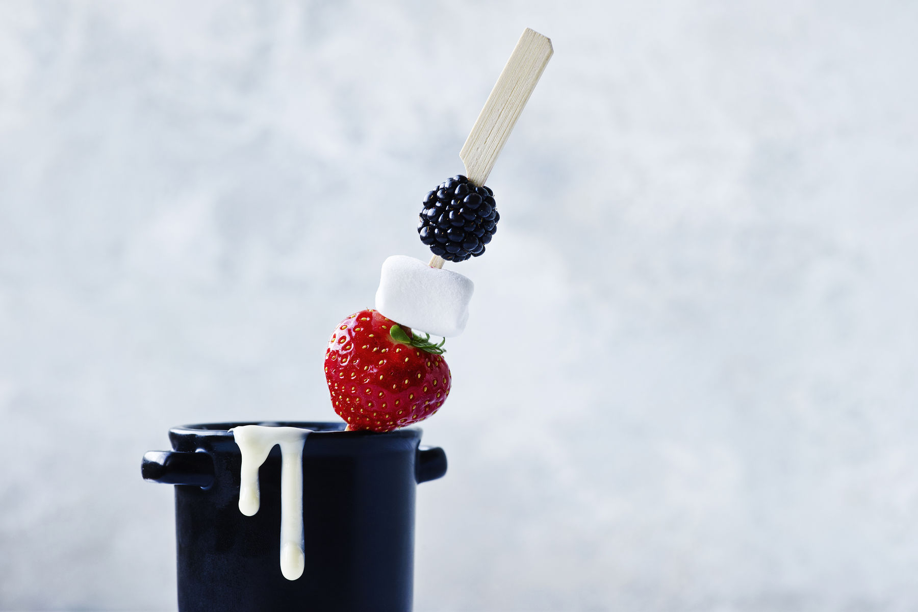 Miljøbilde - sjokolade fondue med bær Fondue - Mørk sjokolade 73%