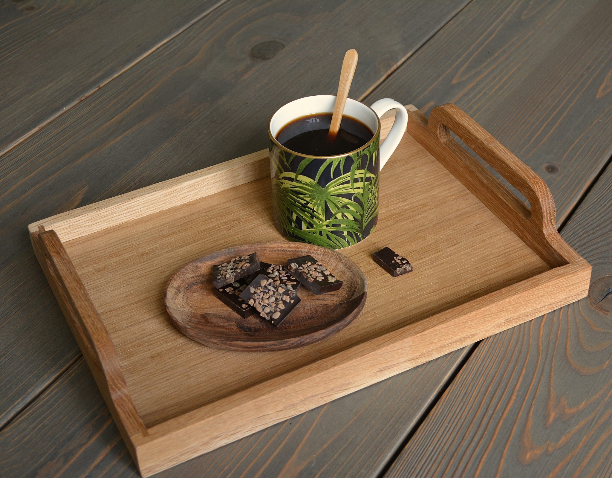 Miljøbilde Serveringsbrett - liten 32x25x6,5 cm Egetre Serveringsbrett i eik