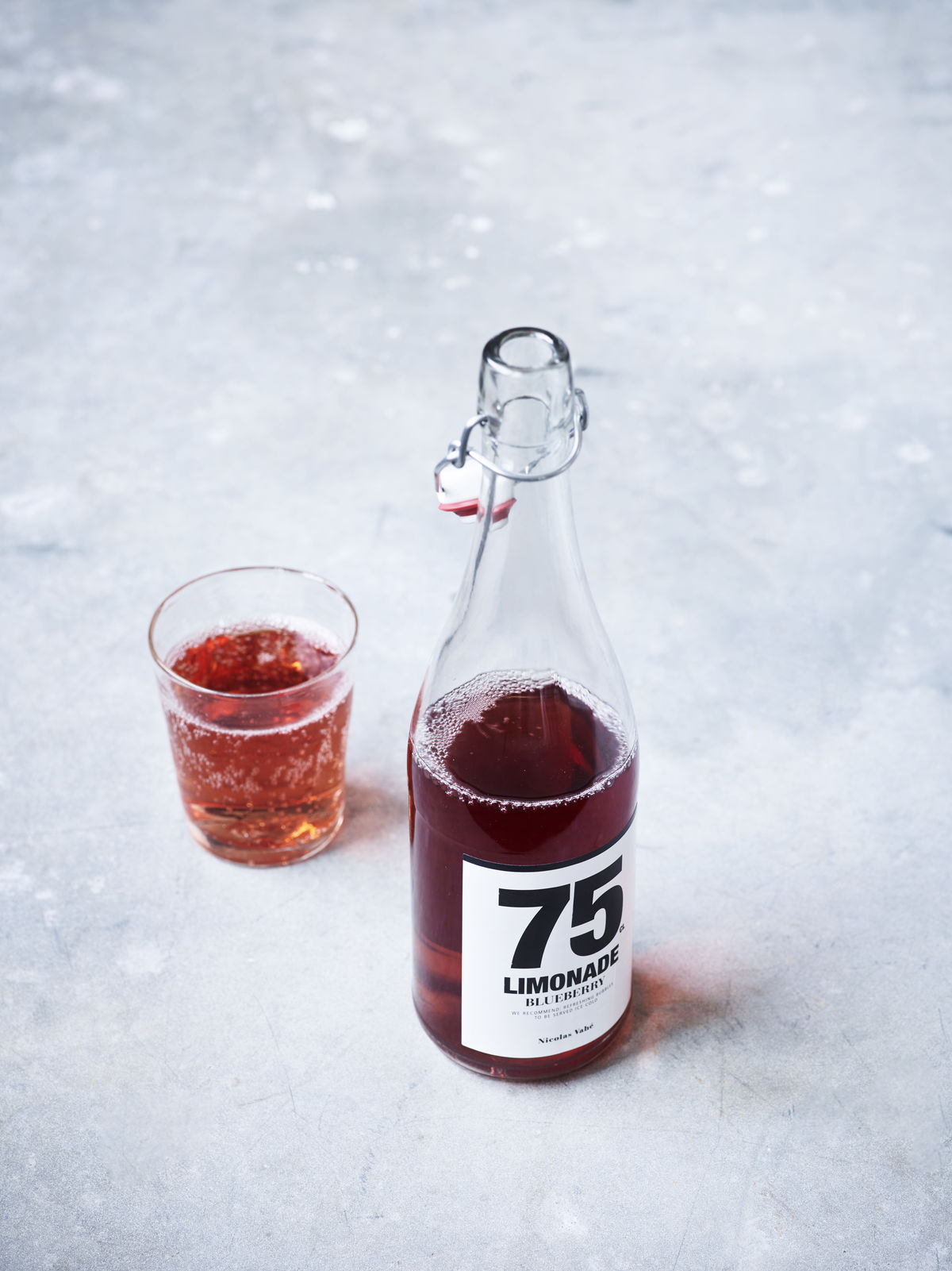 Miljøbilde - limonade Limonade - Rabarbra & Bringebær