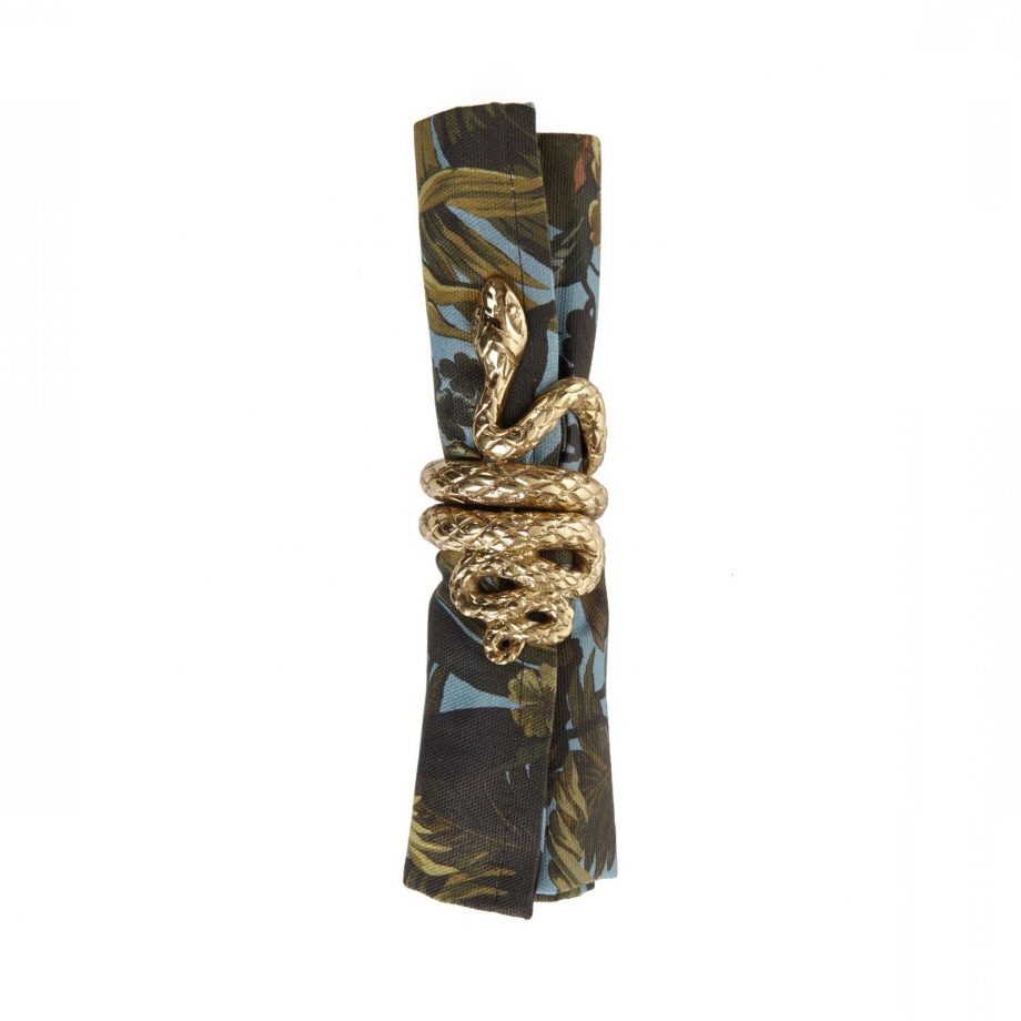 snake napkin ring with napkin 1 920x920 - Serviettring - Messing, fra House Of Hackney