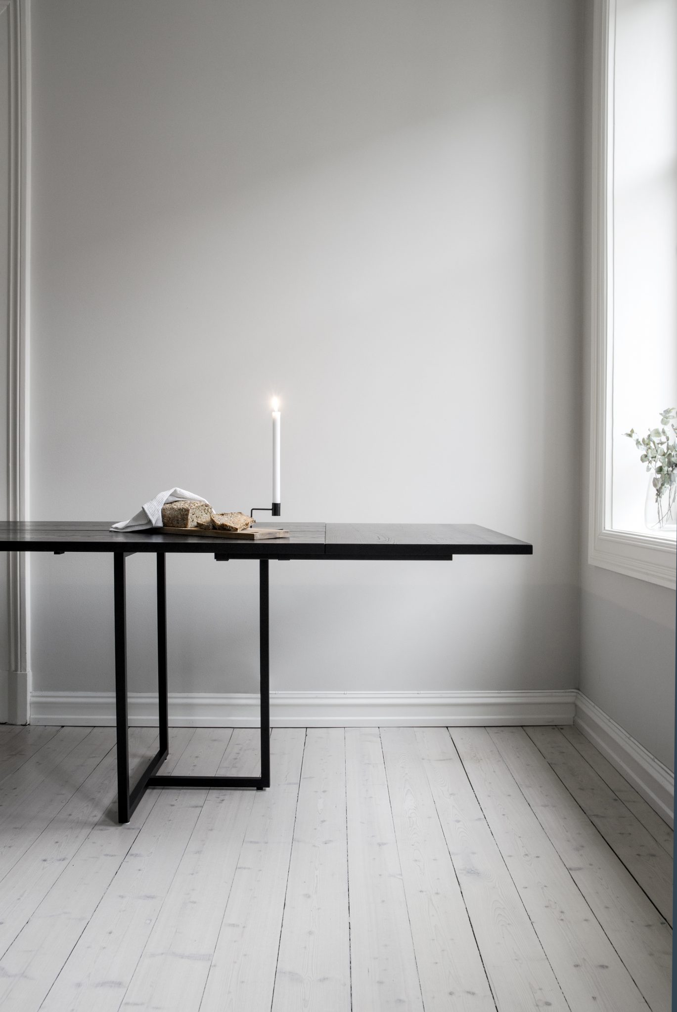 T-bordet - Sortbeiset eik med tilleggsplate Tilleggsplate - T-bordet