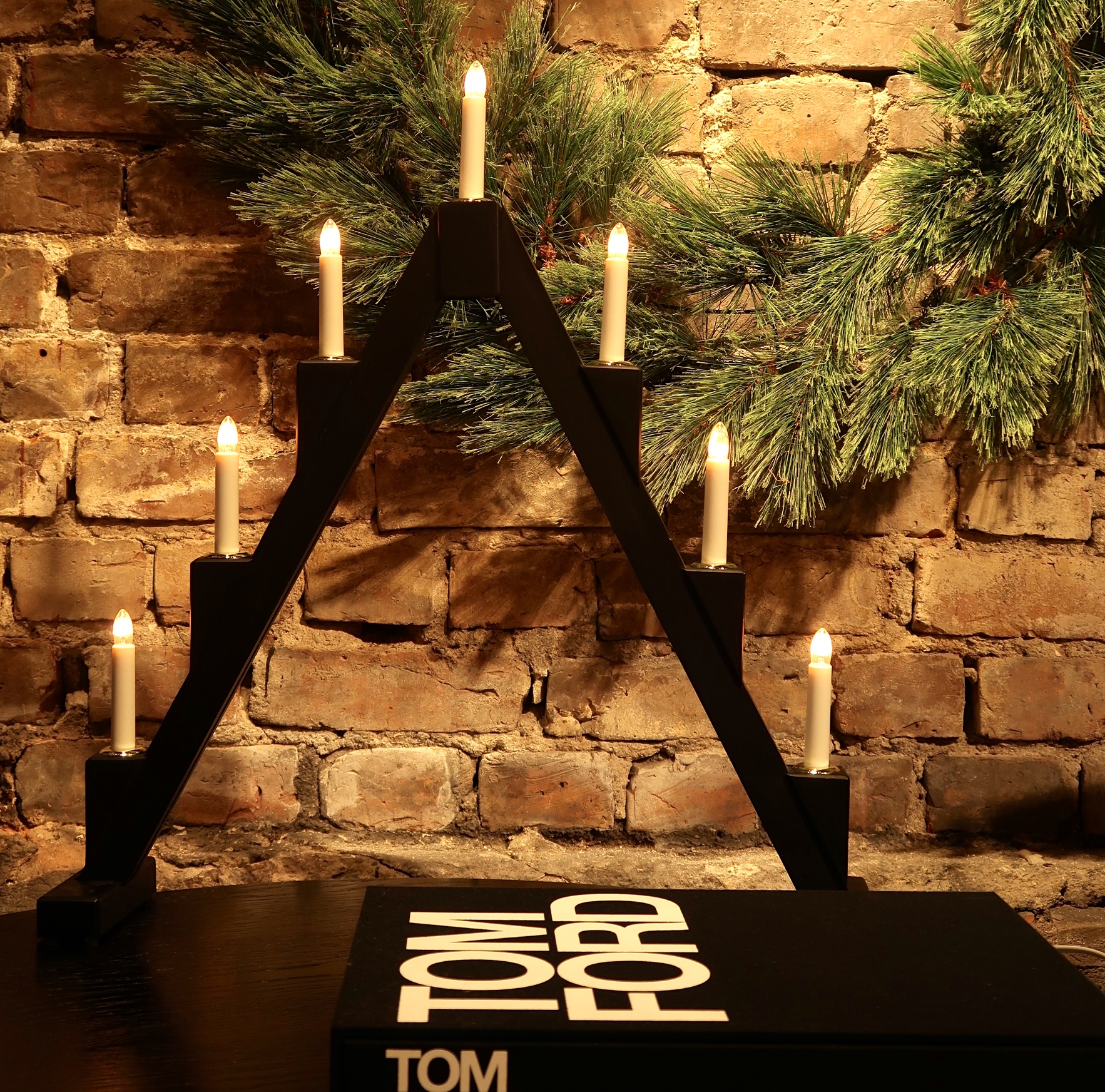 Adventstake - Sort med 7 lys Adventstake - Sort med 7 lys