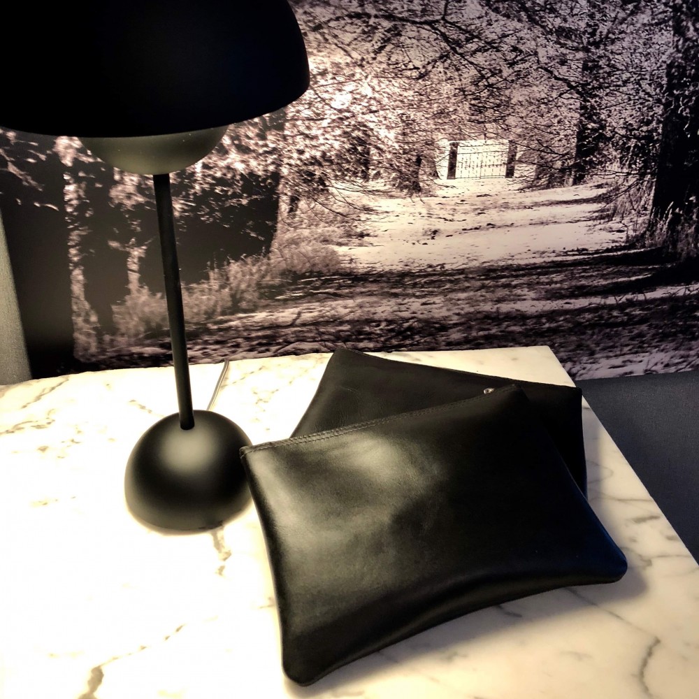 Clutch " Nora" - Sort skinn Clutch " Nora" - Sort skinn