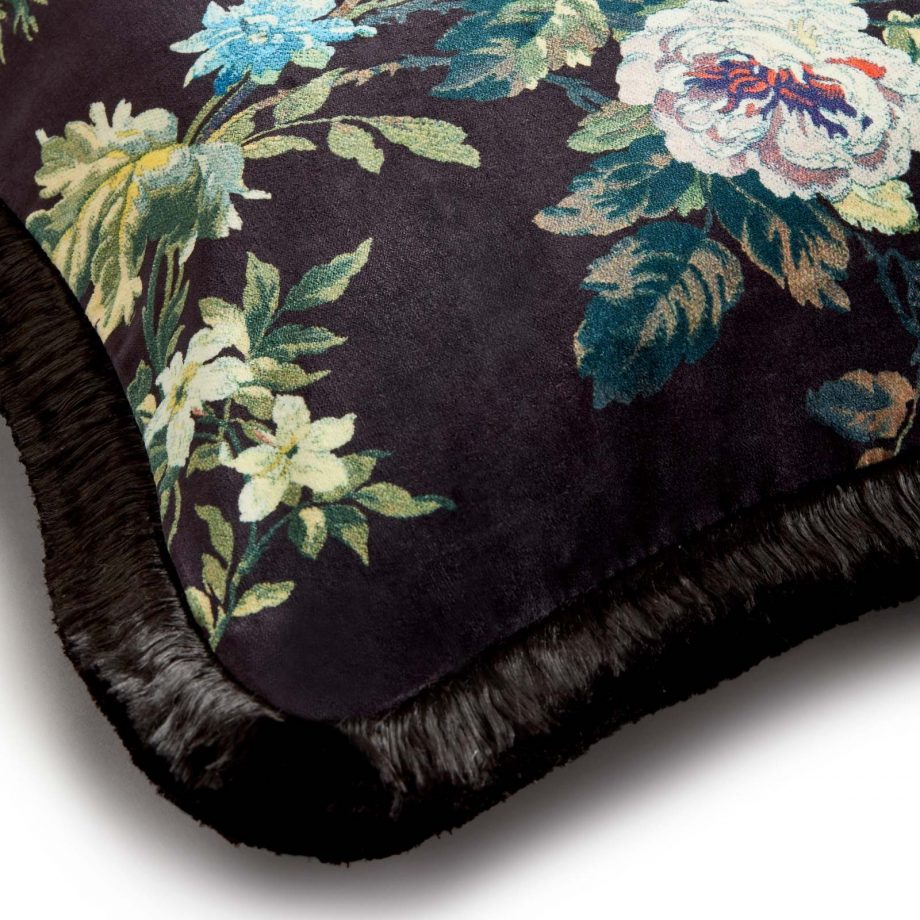 rosetta medium fringed velvet cushion noir 2 920x920 - Pute - Rosetta Noir, velvet, House of Hackney