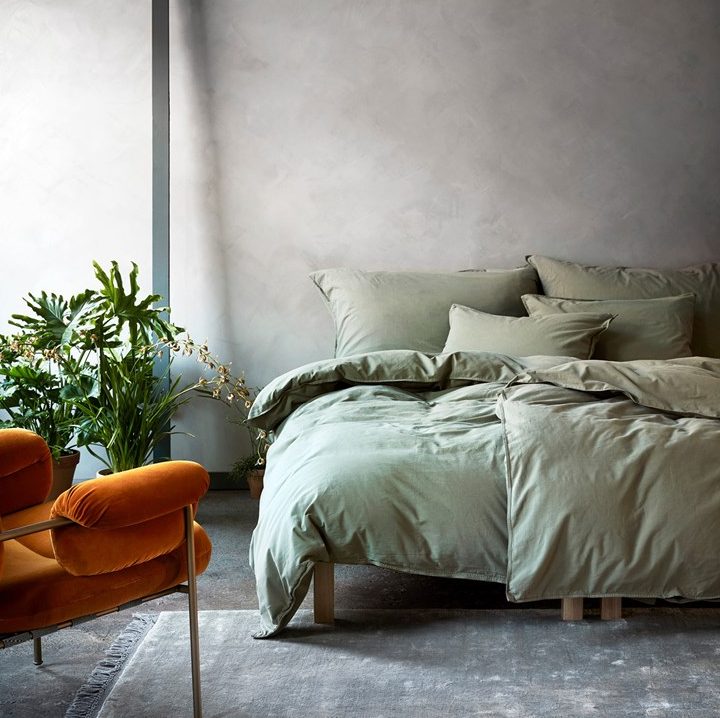 Høie sengetøy kan vaskes på 60 grader. Generelt bør sengetøyet vaskes sammen med lignende farger og med innsiden ut. Vi anbefaler at knappene er lukket under vask. Sengesett - Grønn