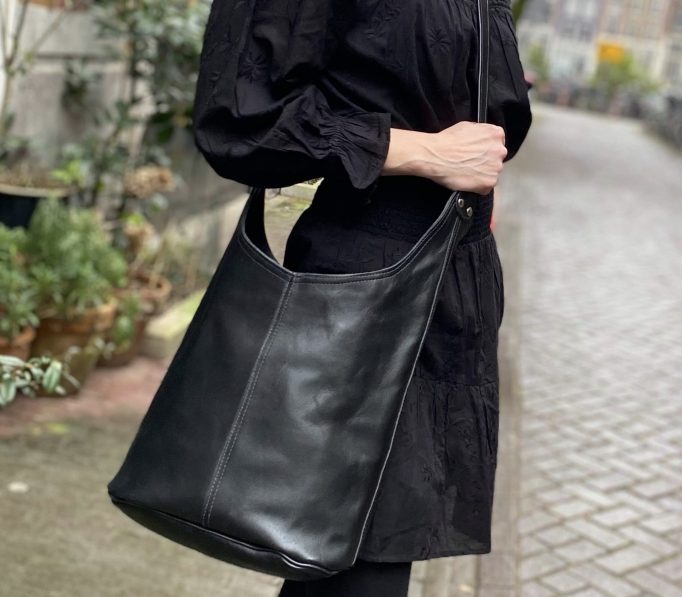 Veske "Mira" - Sort skinn Veske "Mira" - Sort skinn