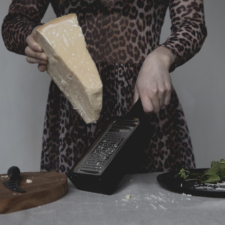 Rivjern "grater" - med beholder Rivjern "grater" - med beholder