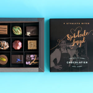 Gaveeske med sjokolade "Jentene på tunet" - 9 biter Gaveeske med sjokolade "Jentene på tunet" - 9 biter