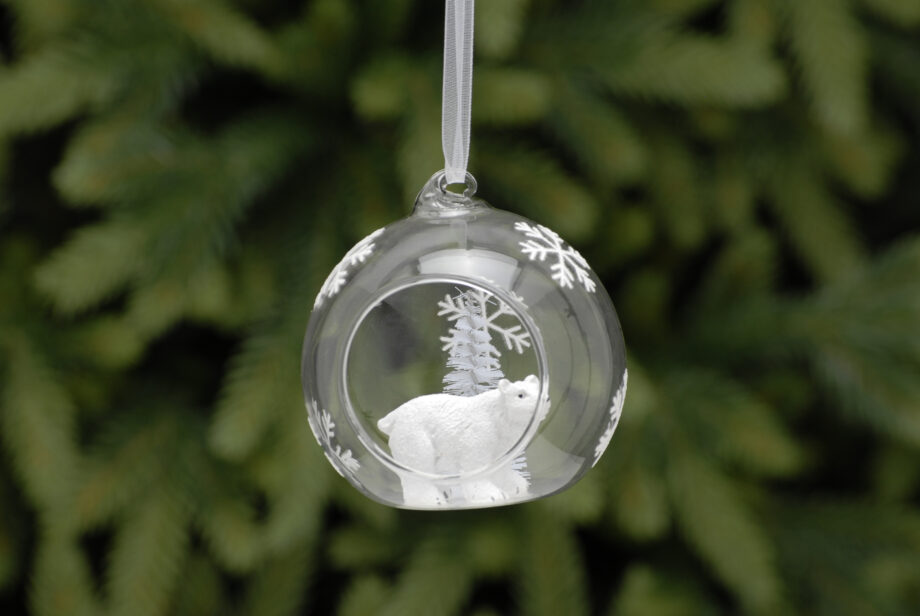 P034914 920x616 - Julepynt - Glass ball with polar bear