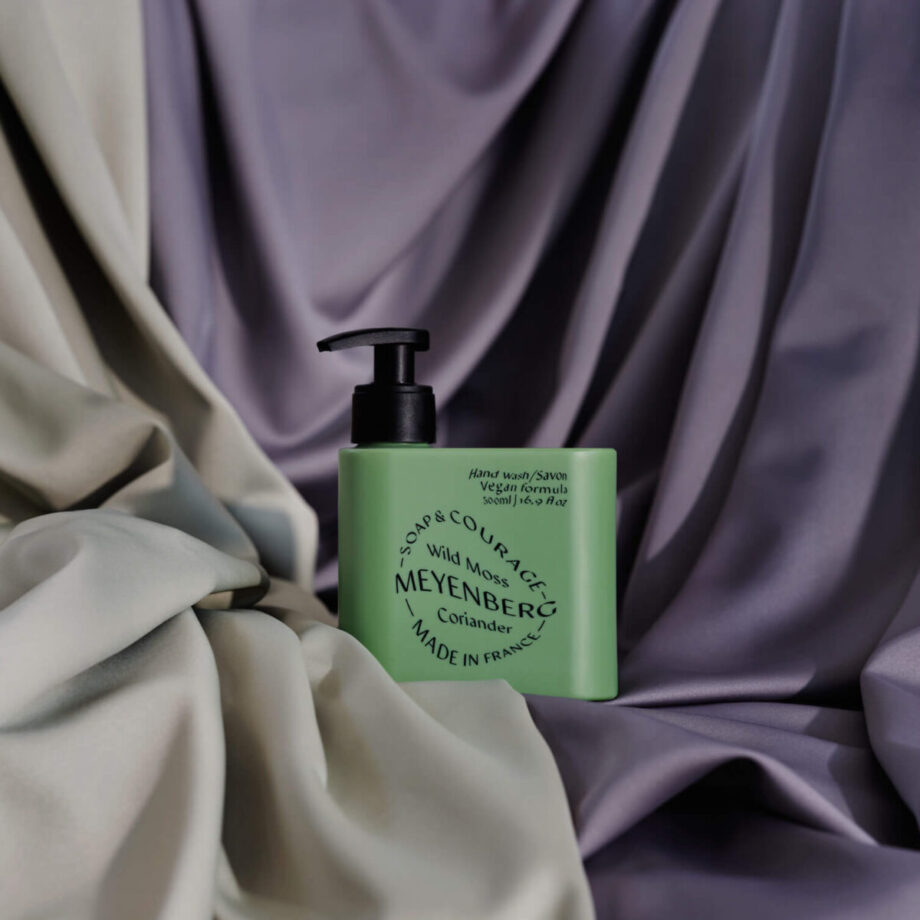 Meyenberg Soap Scent hand wash Wild Moss Coriander tyg fram 1200x1200 1 920x920 - Håndsåpe "Wild Moss & Coriander" - 500 ml