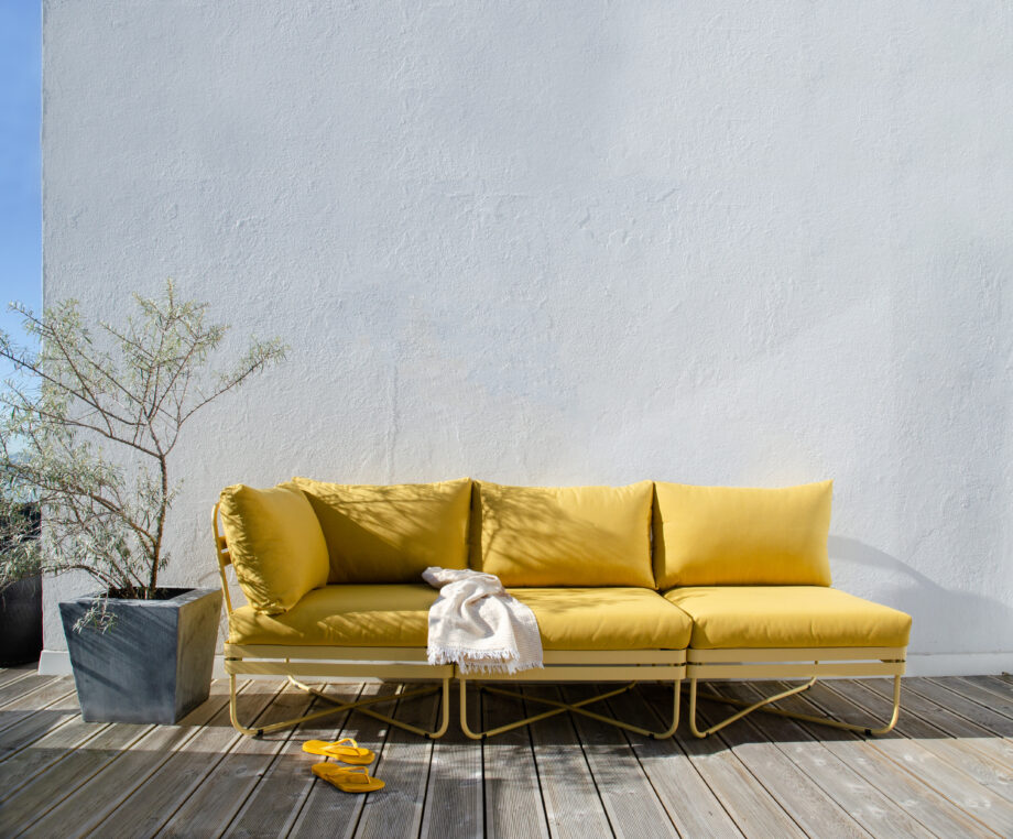 S Outdoor Sofa Bris SummerYellow 01 b 920x762 - Ygg & Lyng  - Bris modulsofa, Summer Yellow